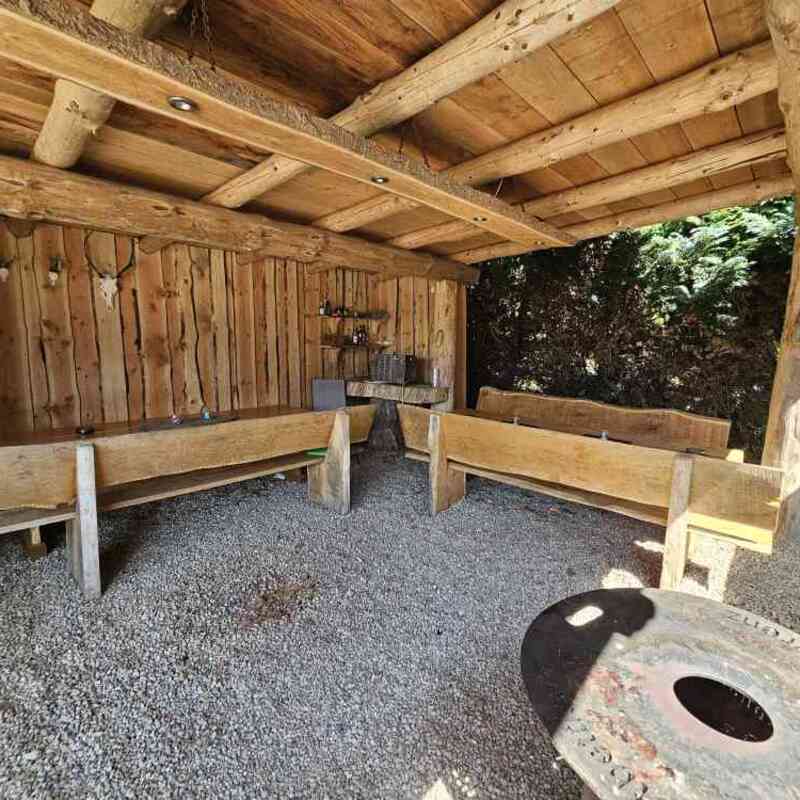 Back + Grillhaus mit Zapfanlage