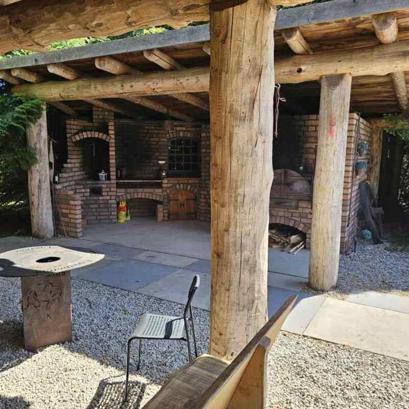 Back + Grillhaus mit Zapfanlage